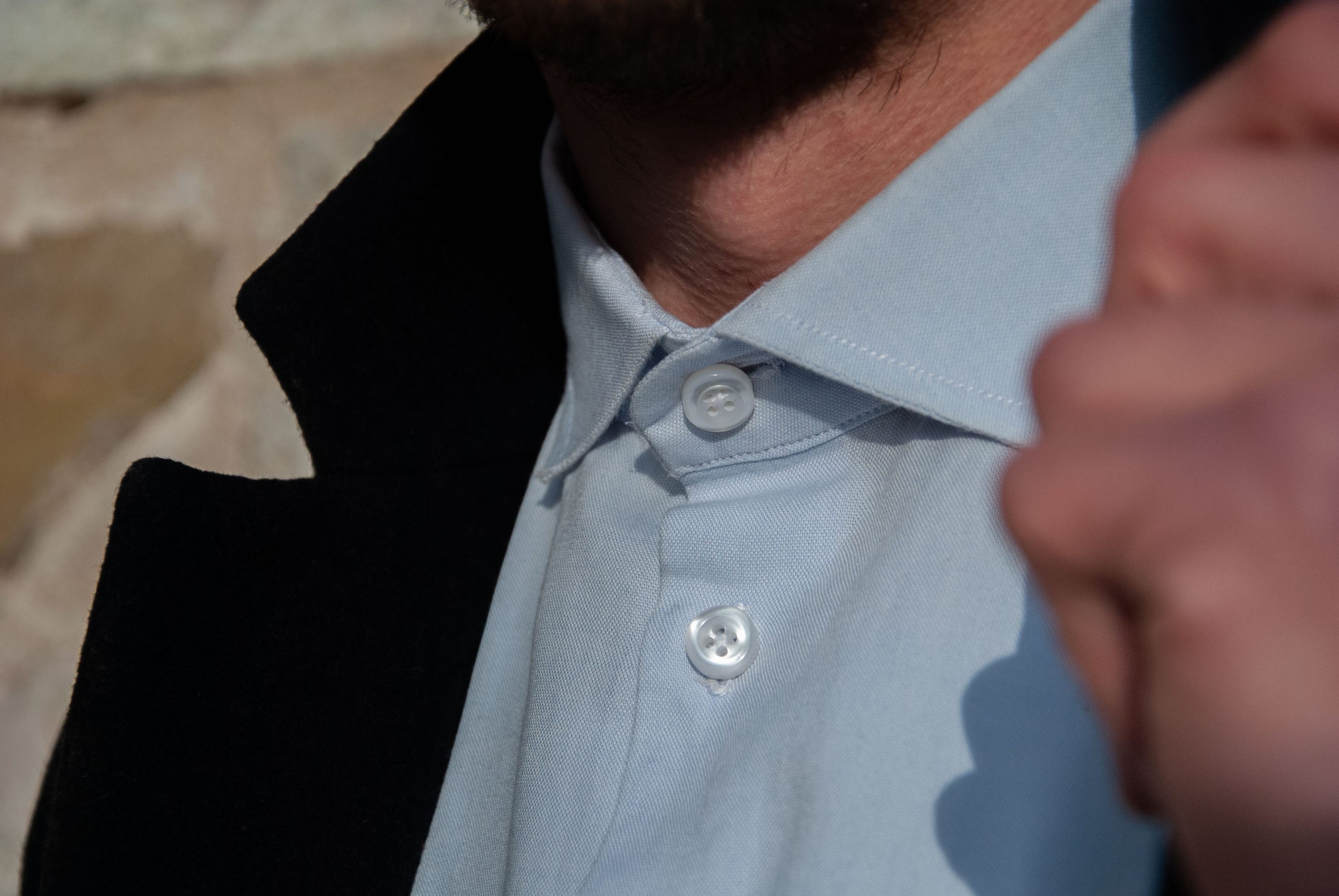 Colletto camicia azzurra